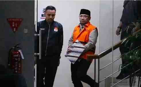 KEPUTUSAN KPK ALIHKAN PENAHANAN YAQUT CHOLIL QOUMAS MENJADI TAHANAN RUMAH MENDAPAT SOROTAN